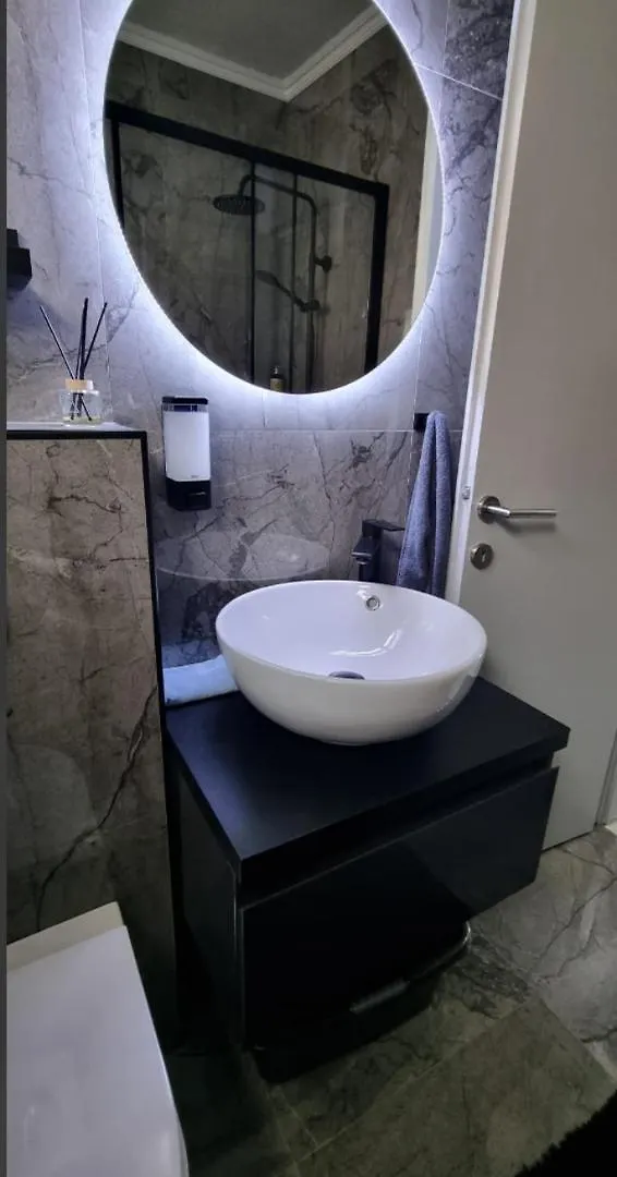 הוילה ויר Tiny Pool House בית נופש